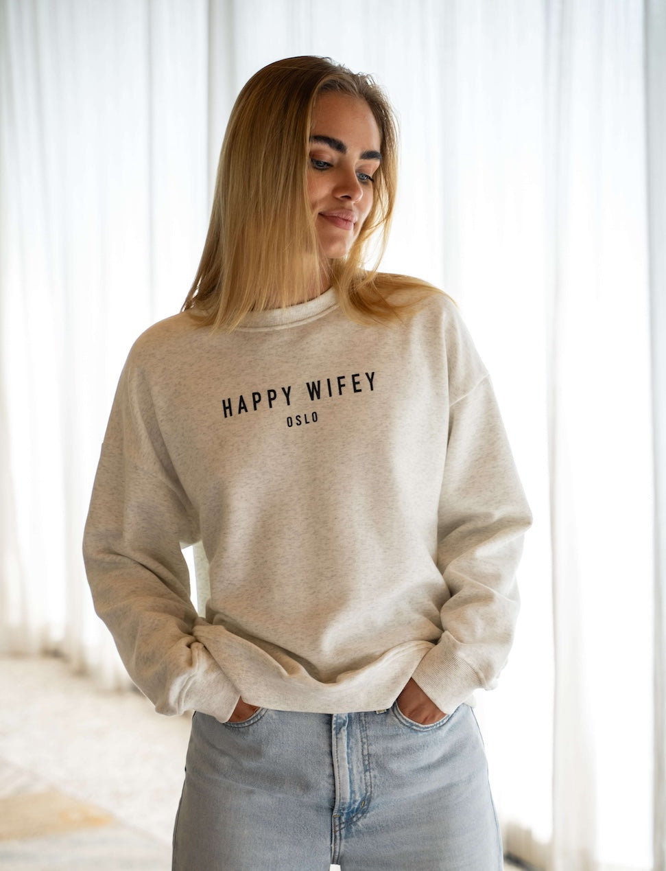 Happy Wifey Sweatshirt in Grey