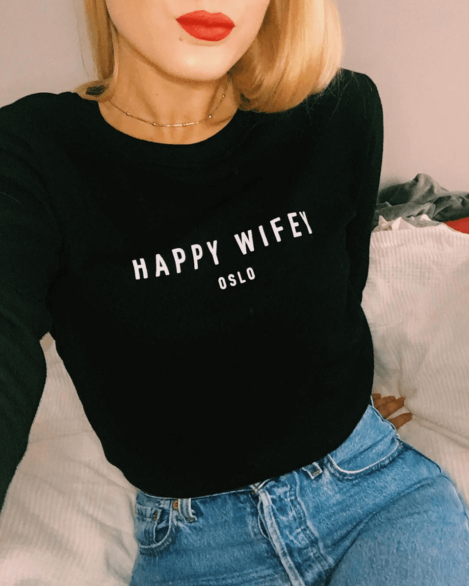 Sweatshirt Black - Happy Wifey